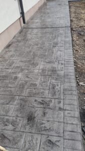 Beton amprentat durabil și estetic pentru exterior, soluție profesională oferită de PaulPav