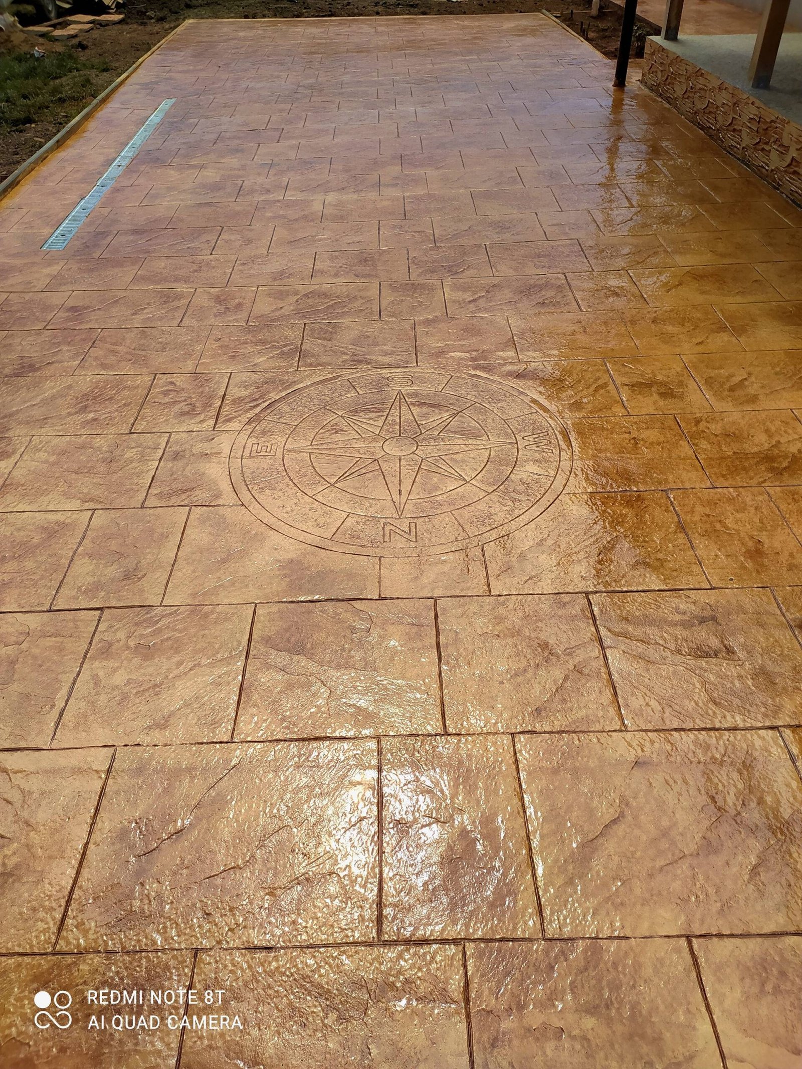 Design exterior premium cu beton amprentat decorativ